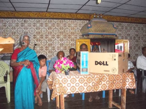அமரர் வே.கணபதிப்பிள்ளை ஞாபகர்த்தமாக யாழ்ற்ரன் கல்லூரிக்கு கணணி வழங்கப்பட்டது(28. 10.2011)