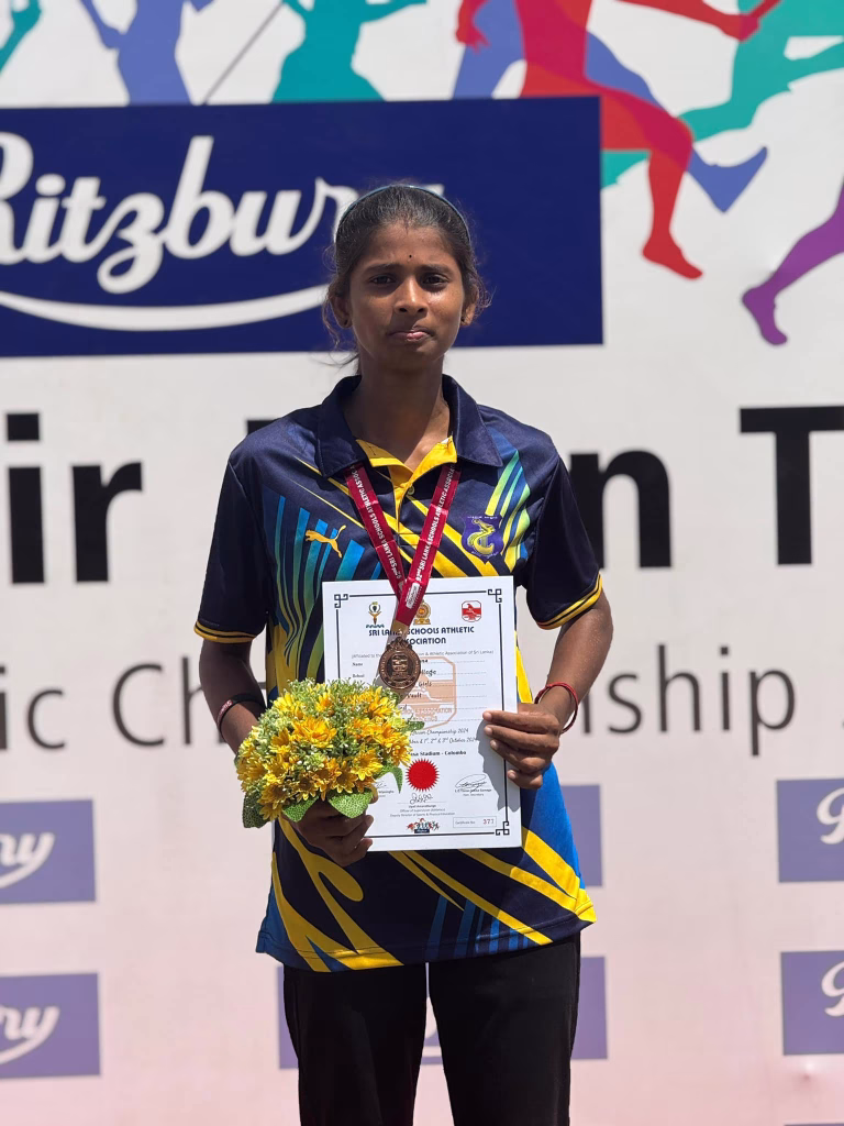 யாழ்ற்ரன் கல்லூரி மாணவி மகளிருக்கான கோலூன்றிப் பாய்தலில் வெண்கலப் பதக்கம் வென்றார்.