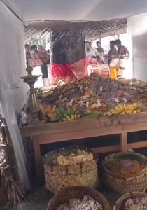 காரைநகர் நீலிப்பந்தனை ஶ்ரீ துர்கை அம்பாள் ஆலய வருடாந்த பொங்கல் வேள்வி மிகமிக சிறப்பாகவும் பக்தி பூர்வமாகவும் இன்று சனிக்கிழமை 17.07.2025 நடைபெற்றது. இந்த நேரடி ஒளிபரப்பில் பொங்கல் பூசை ஆரம்பம் முதல் மடைமாற்றம் வரையான முழுமையான வீடியோ பதிவு உள்ளது. பாரம்பரிய வாத்தியமான பறை மேள கச்சேரி மடைமாற்றம் வரையான மெய்சிலிர்க வைக்கும் பதிவுகள்.